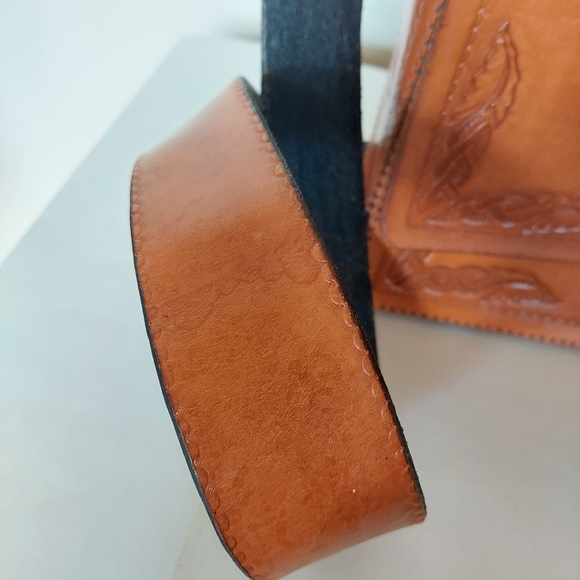 Handmade Leather Shoulder Bag - Picture 2 of 9